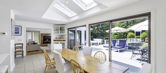 Beautiful Southampton Home, Open Layout, Private Pool, Close to Town,...