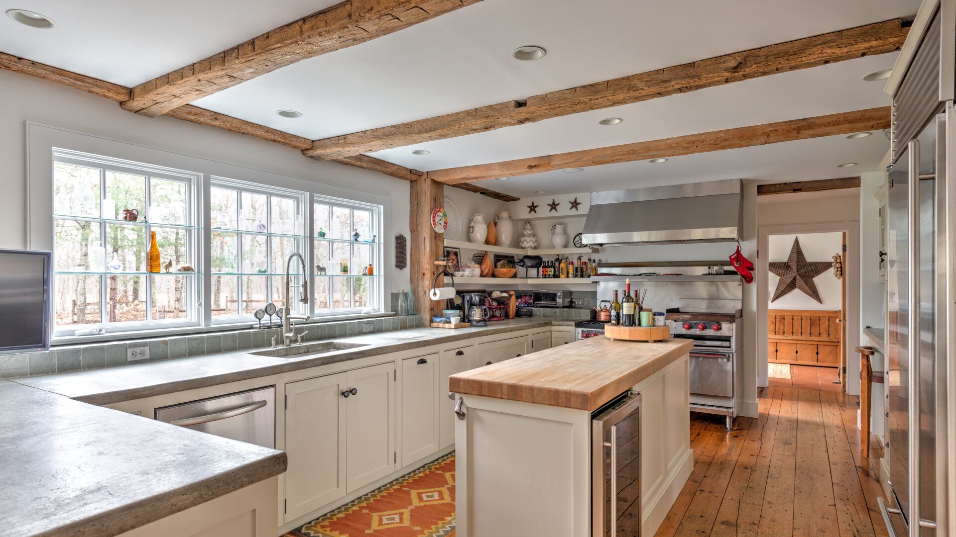 Kjøleskap og kjøkkenutstyr