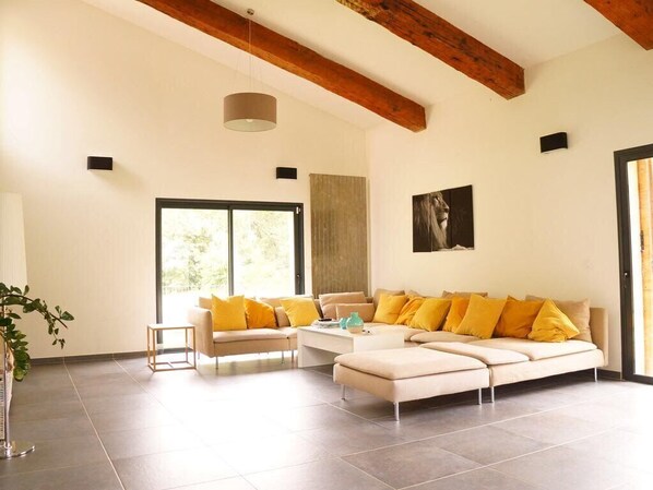 Télévision, livres, chaßne hi-fi