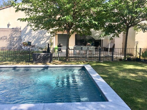 Superbe Villa 240m2 avec piscine et jacuzzi Proche Aix en Provence