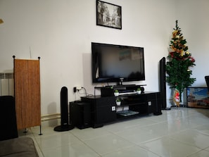 Economy Apartment, Non Smoking | Living area