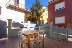 Outdoor dining - N032 - Numana, new three-room apartment with terrace on the left (Numana)