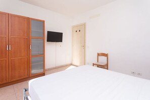 2 chambres, fer et planche à repasser, draps fournis