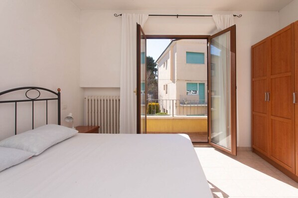 2 Schlafzimmer, Bügeleisen/Bügelbrett, Bettwäsche