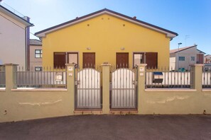 Exterior - N032 - Numana, new three-room apartment with terrace on the left (Numana)