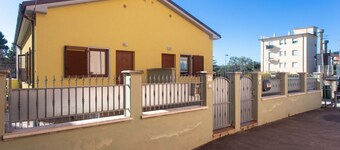 N032 - Numana, new three-room apartment with terrace on the left