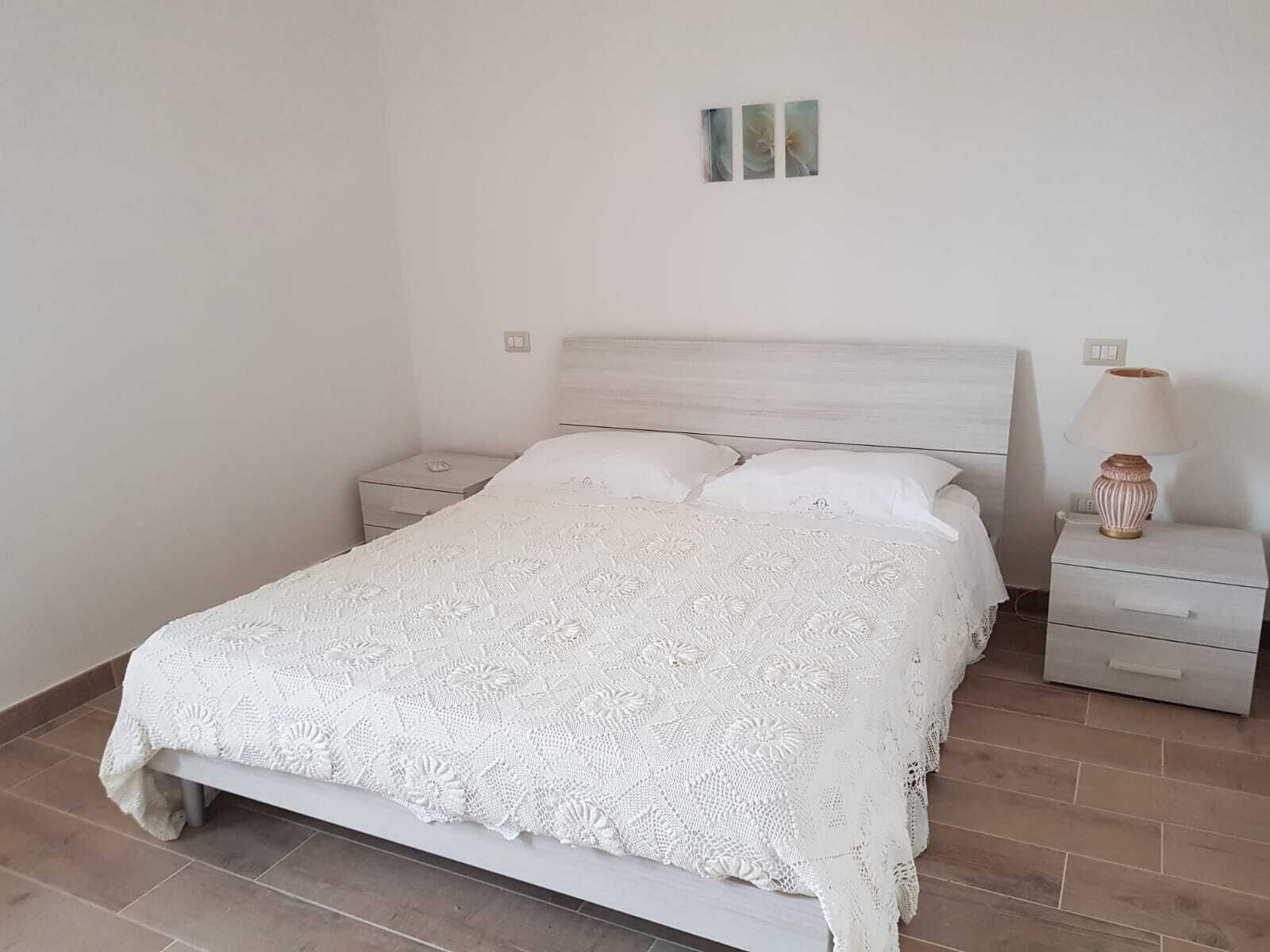 3 quartos, ferros/tábuas de passar roupa, roupa de cama