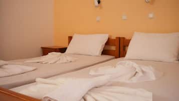 Apartment, Balcony, Pool View (Apartment 8) | 1 kamar tidur, ruang kerja ramah laptop, dan kedap suara