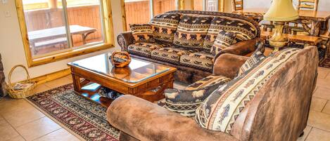 Smart TV, fireplace, DVD player