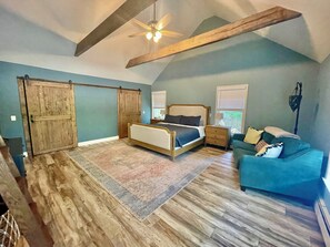 4 bedrooms, desk, iron/ironing board, free WiFi