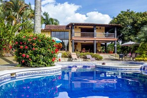 Outdoor pool - Beautiful Chalet in El Caimo (El Caimo)