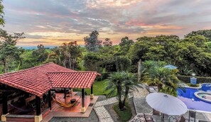 Outdoor pool - Beautiful Chalet in El Caimo (El Caimo)