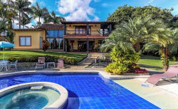Beautiful Chalet in El Caimo