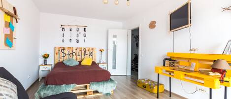 1 bedroom, iron/ironing board, WiFi