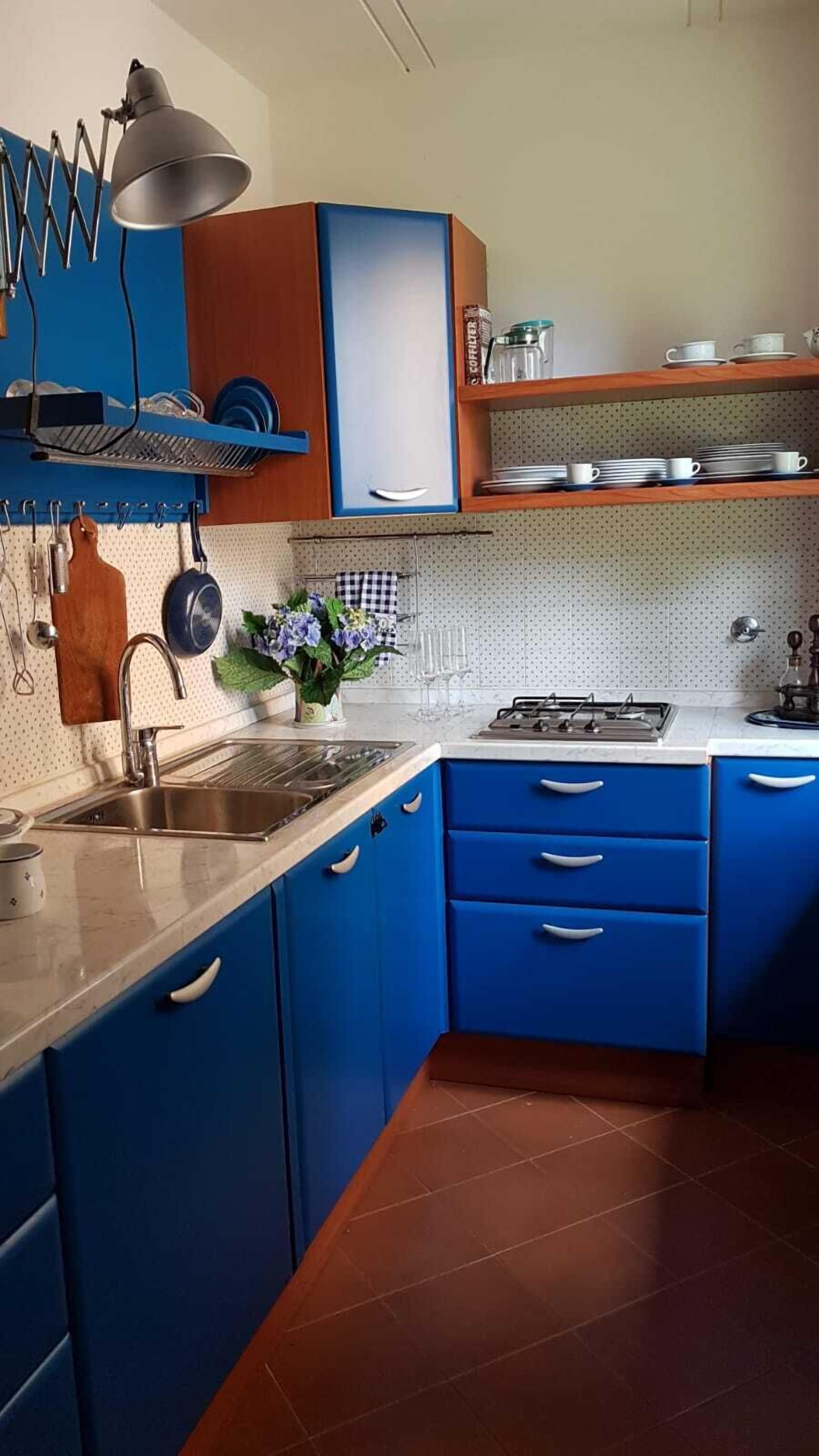 Fridge, microwave, dishwasher, coffee/tea maker