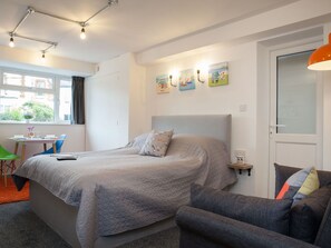1 Schlafzimmer, Allergikerbettwaren, Bügeleisen/Bügelbrett, WLAN