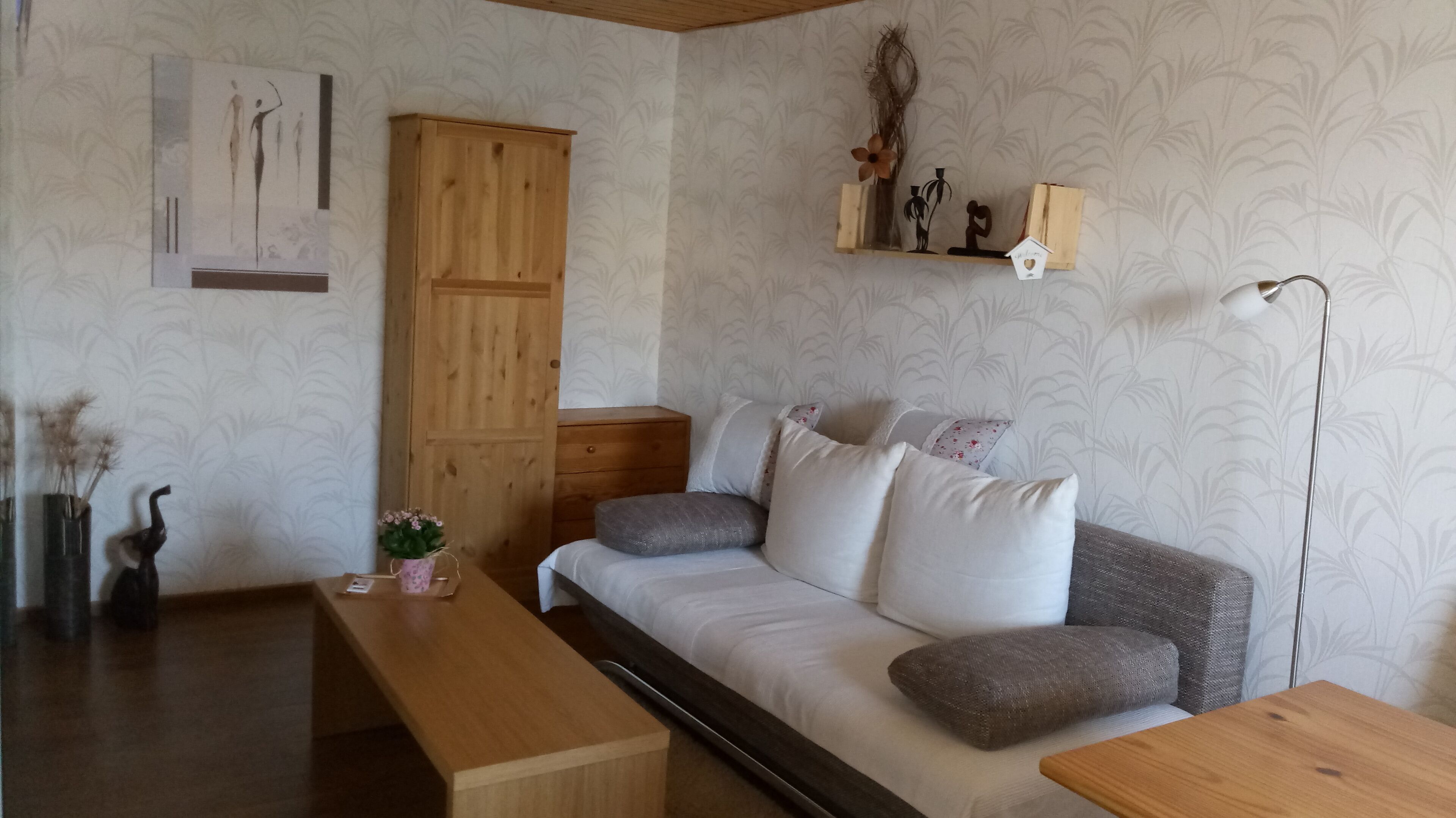 Fernseher, Bücher, Stereoanlage