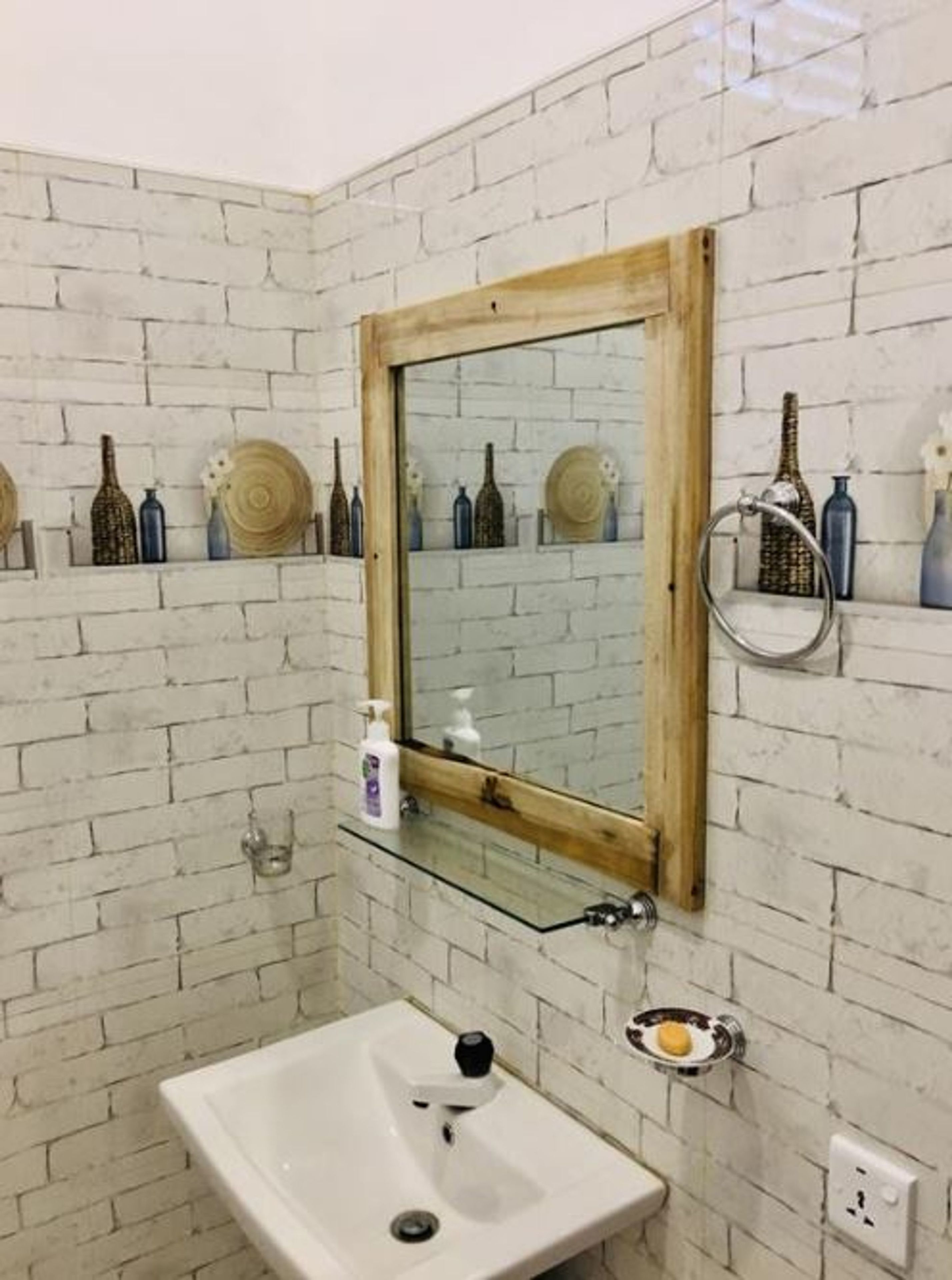 Sea shells Inn Arugambay