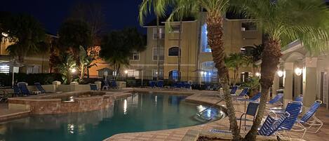 Piscine extérieure, piscine chauffée