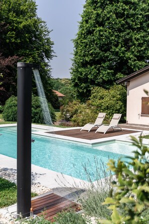 حمّام سباحة خارجي