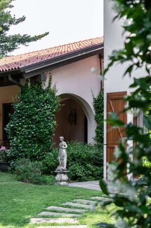 تفاصيل الفندق من الخارج