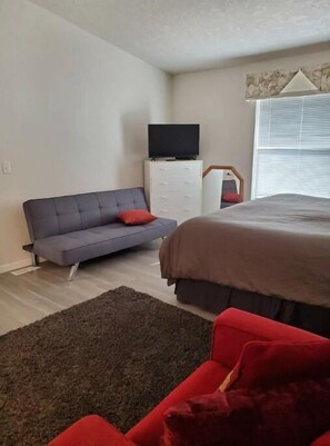 3 bedrooms, iron/ironing board, free WiFi, bed sheets