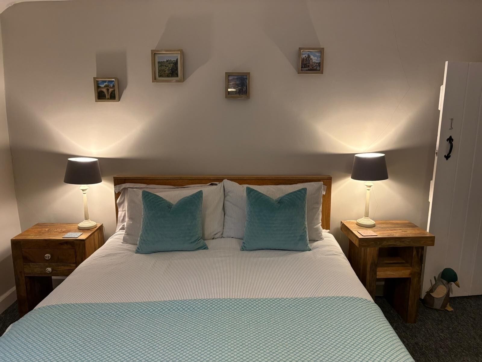 1 chambre, bureau, fer et planche à repasser, Wi-Fi gratuit