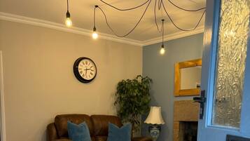 TV, Netflix, streaming services, video library