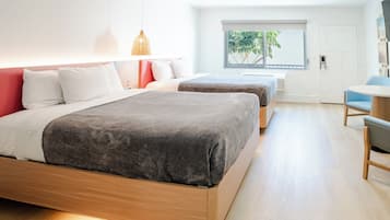 Habitación Deluxe doble, 2 camas de matrimonio, no fumadores | Ropa de cama de alta calidad y colchones con acolchado adicional