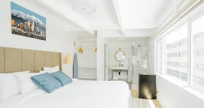 The Belmont Shore Inn