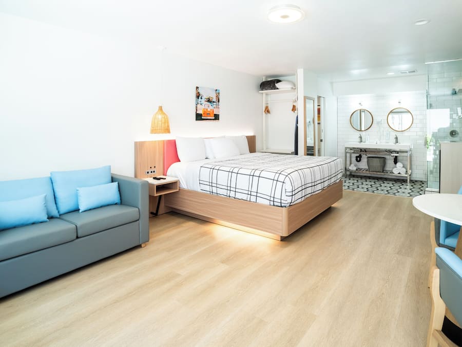 Superior Room, 1 King Bed with Sofa bed, Non Smoking