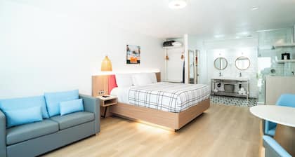 The Belmont Shore Inn