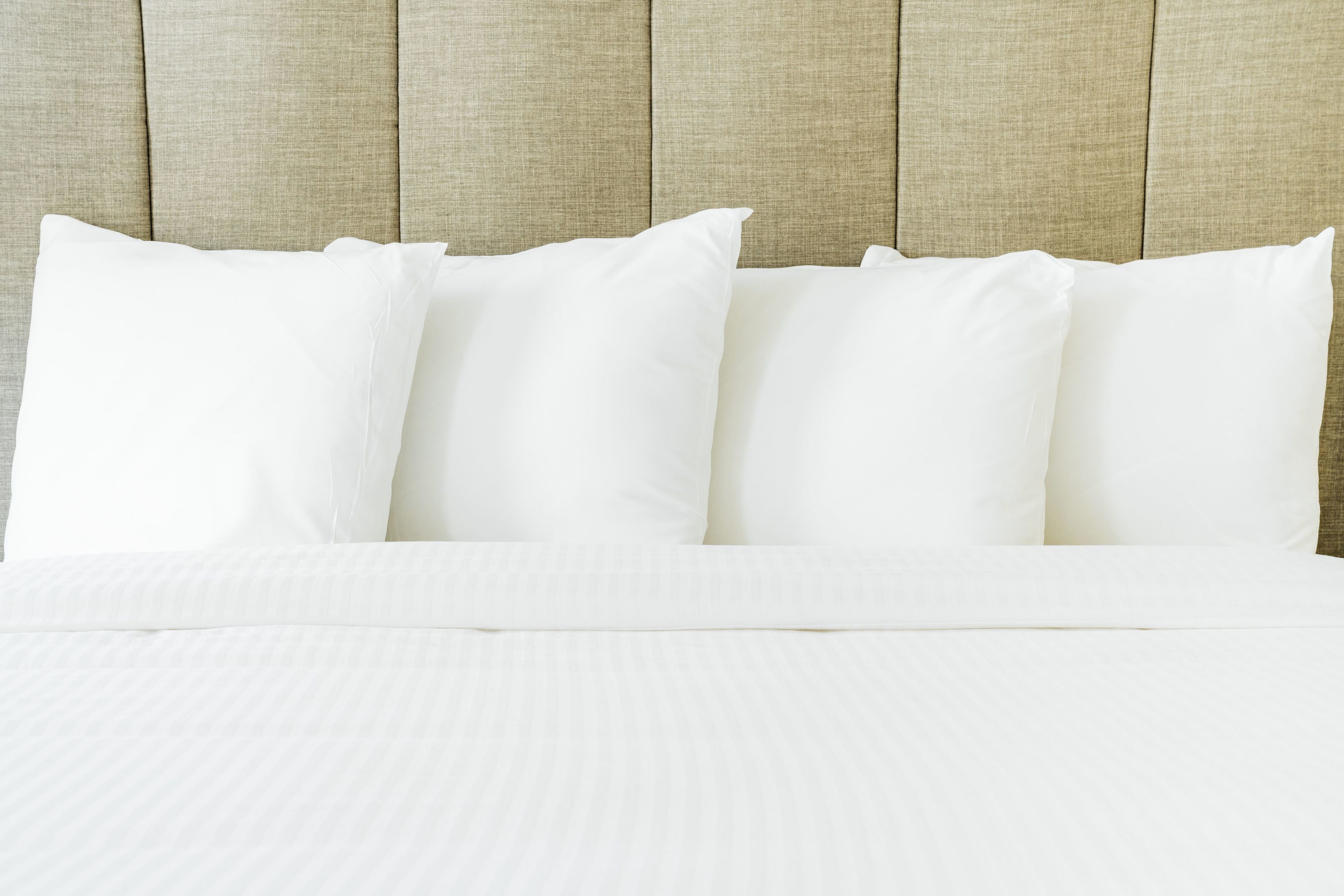 Deluxe Room, 1 King Bed, Non Smoking | Premium bedding, pillowtop beds, desk, blackout drapes