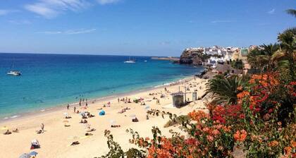 Bright and friendly corner house over the harbor of Morro Jable