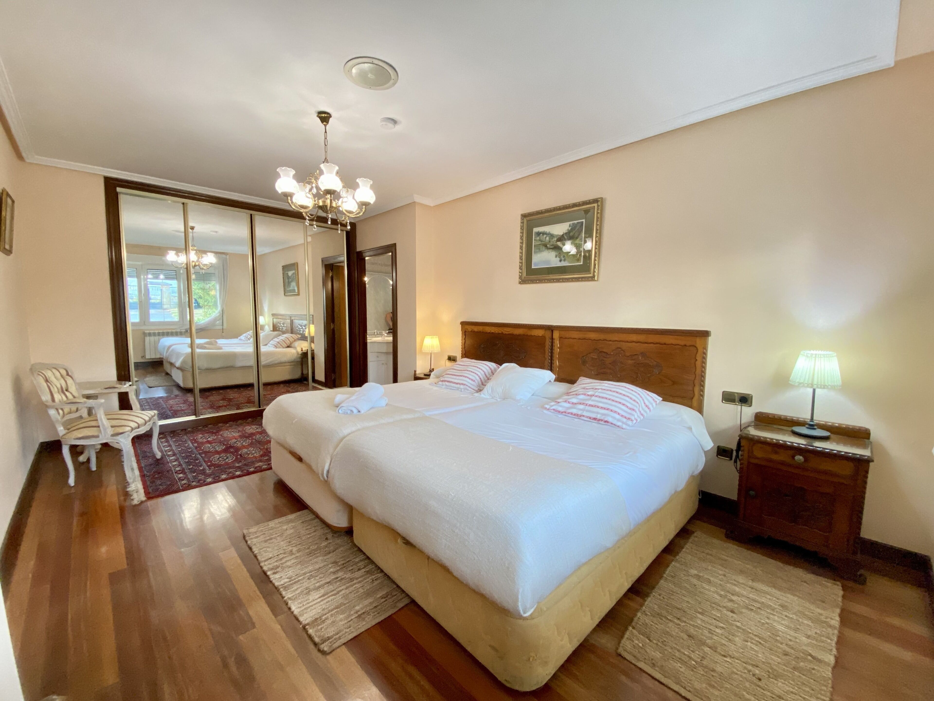 7 bedrooms, desk, soundproofing, iron/ironing board