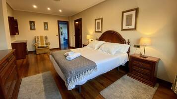 7 Schlafzimmer, Schreibtisch, schallisolierte Zimmer
