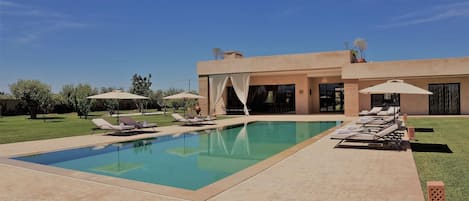 Piscine à débordement