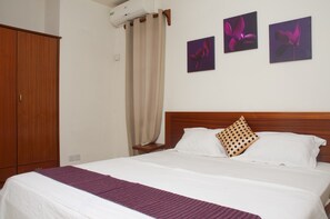 2 عدّة غرف نوم ومكواة/لوح كي وواي فاي وملاءات أسرّة