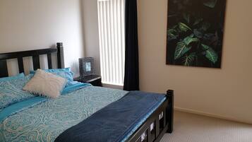 3 soverom, strykejern/-brett, wi-fi og sengetøy