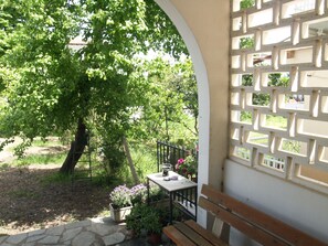 屋外ダイニングエリア