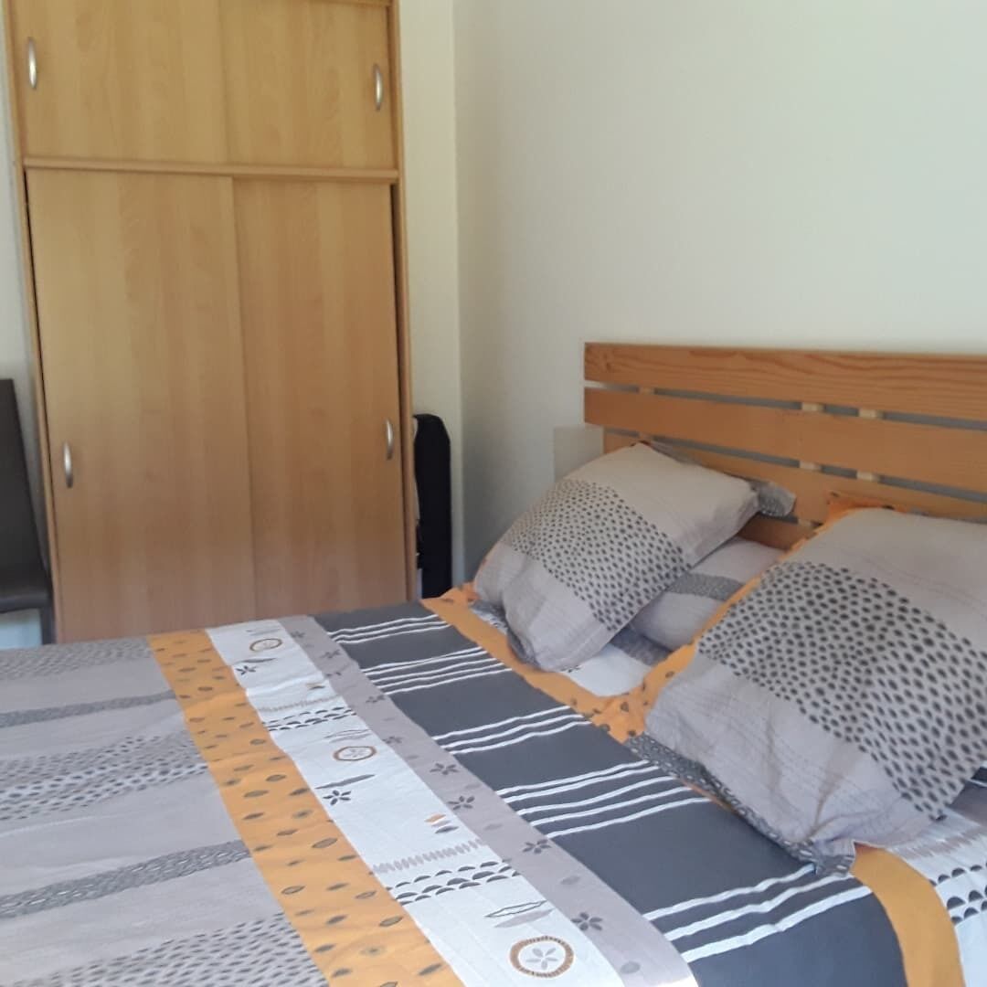 2 chambres, fer et planche à repasser