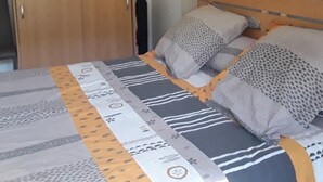 2 soverom og strykejern/-brett