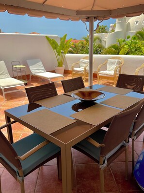 تناول الطعام بالخارج