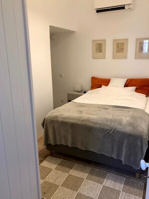 2 bedrooms, free WiFi, bed sheets - Renovated, authentic fisherman's house in the historic city center CO2 neutral (Olhão)