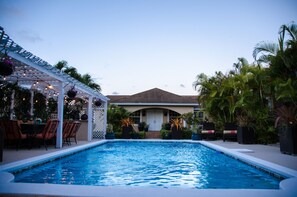 Outdoor pool - PARADISE AWAITS YOU!!! 1 BEDROOM MAX 2 PEOPLE (NASSAU, BAHAMAS)