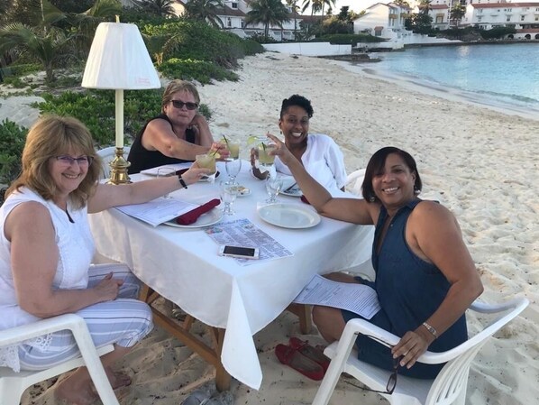 Outdoor dining - PARADISE AWAITS YOU!!! 1 BEDROOM MAX 2 PEOPLE (NASSAU, BAHAMAS)