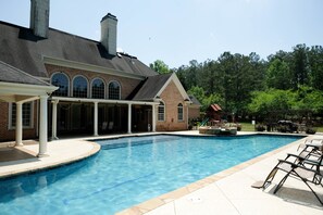Outdoor pool - Casa VanBauer (Acworth)