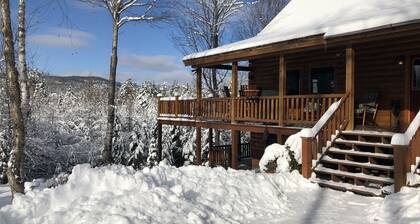 Gorgeous White Mountain Log Home in Franconia - Hike, Bike, Golf, Ski and More!