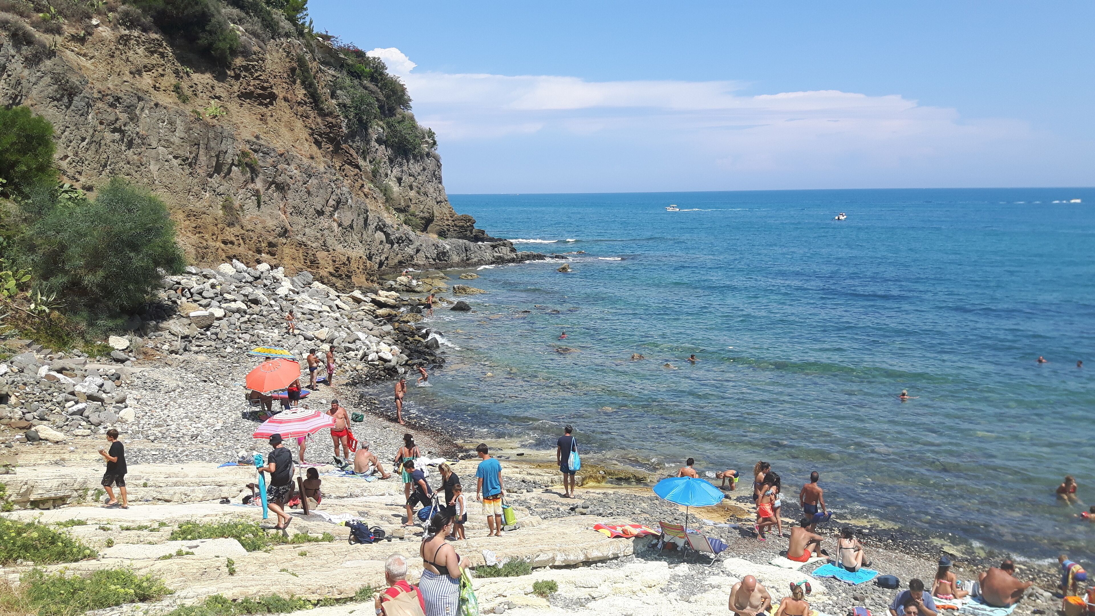 Plage, chaises longues