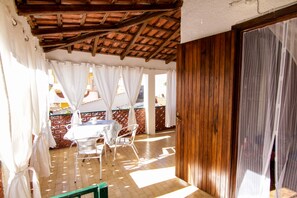 Outdoor dining - Seaside cottage in residence (Costa Saracena)